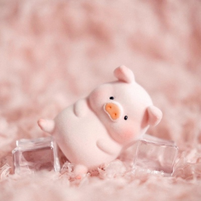 可爱粉色猪猪玩偶背景图