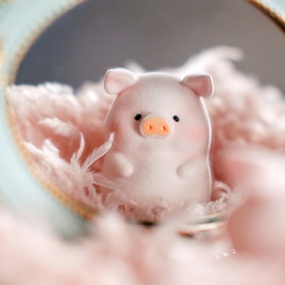可爱粉色猪猪玩偶背景图